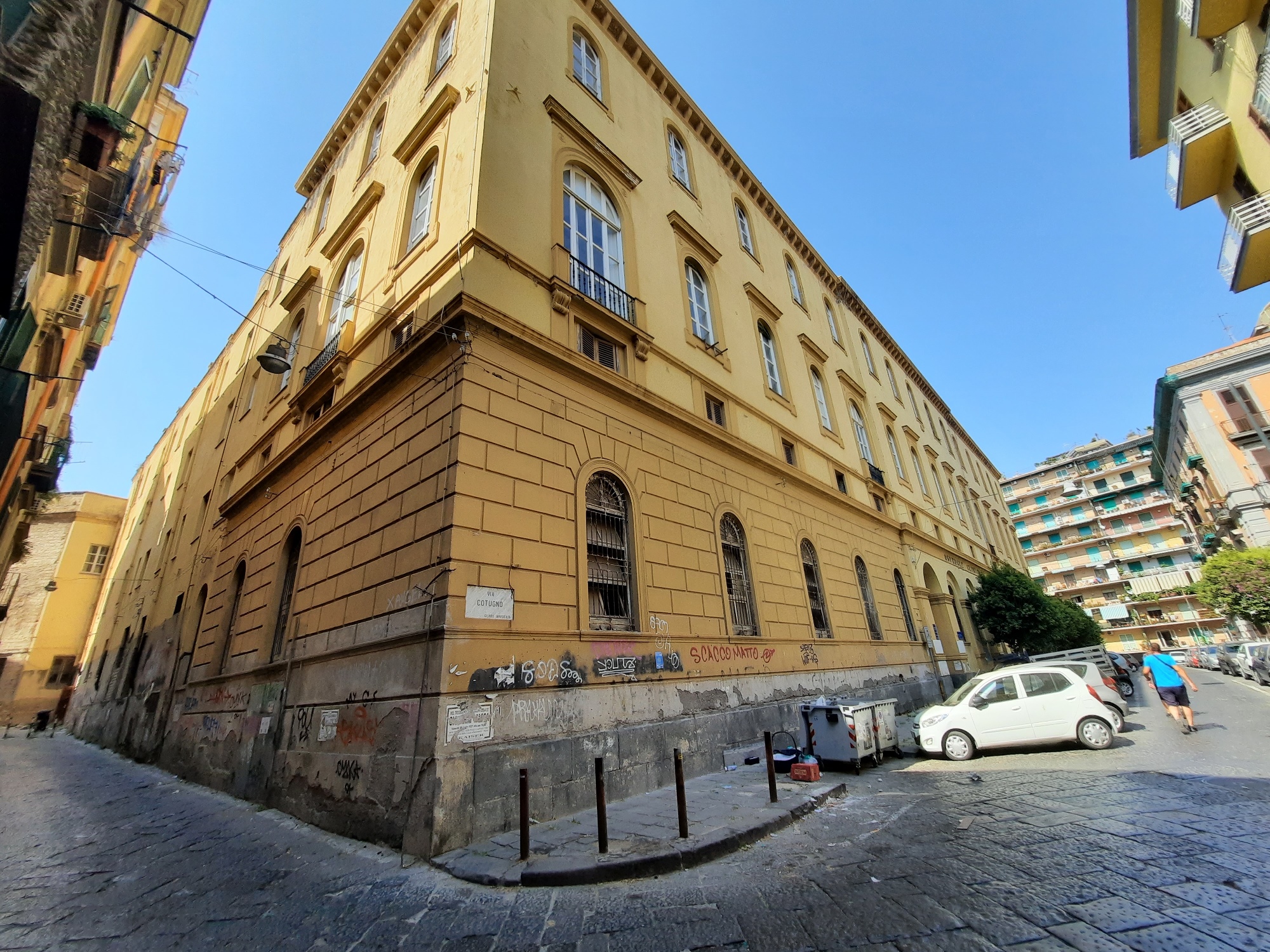 old Gesù e Maria Hospital, Naples - 02.jpg